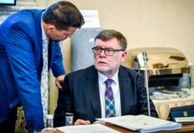 Ministr Stanjura posílá miliardy do vybraných nemocnic miliardy