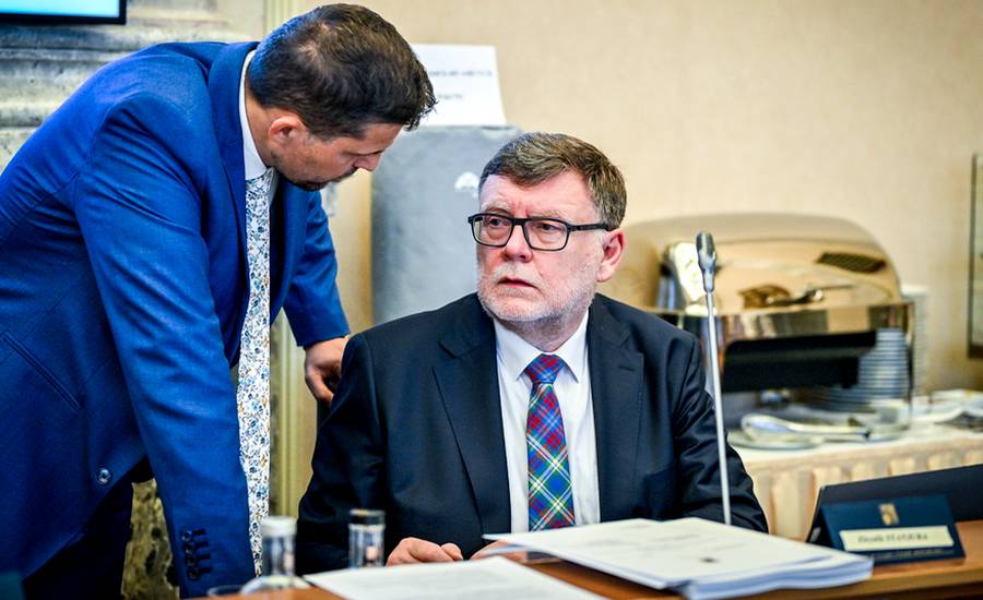 Ministr Stanjura posílá miliardy do vybraných nemocnic