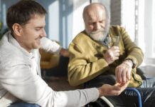 O své blízké se doma stará asi 800 000 lidí, a stále jich přibývá sve_blizke