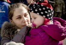 Ukrajina staví nové hřbitovy. Lidé oplakávají padlé a přejí si mír Ukrajina