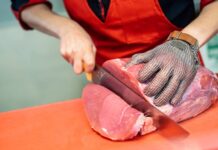 Loni se v ČR spotřebovalo 797 kg potravin na osobu. Jí se víc masa potravin