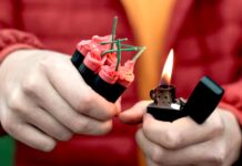 Co dělat, když s rachejtlí letí i kus prstu. První úkol je amputát najít prstu