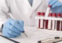 Lymskou boreliózou se loni nakazil rekordní počet lidí, vakcína stále není boreliozou