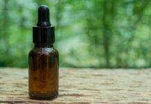 Kratom mi vzal dceru, říká matka loni zesnulé 22leté studentky VŠ kratom