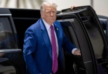 Komentář: Zle se smějeme Trumpovi, ale sami máme ruce v klíně se
