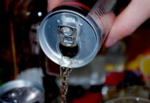 Ve Sněmovně vzniká regulace energy drinků. Pojišťovny ji vítají drinku