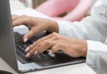 I nadále je lepší přijít na mamografii s žádankou s_zadankou